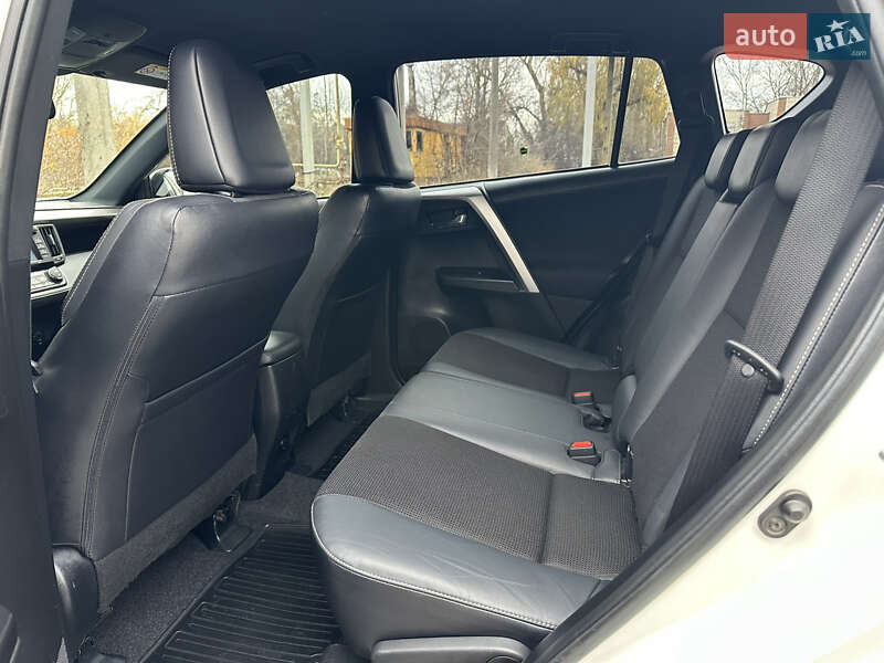 Внедорожник / Кроссовер Toyota RAV4 2016 в Киеве