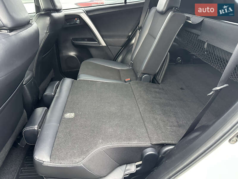 Внедорожник / Кроссовер Toyota RAV4 2016 в Киеве