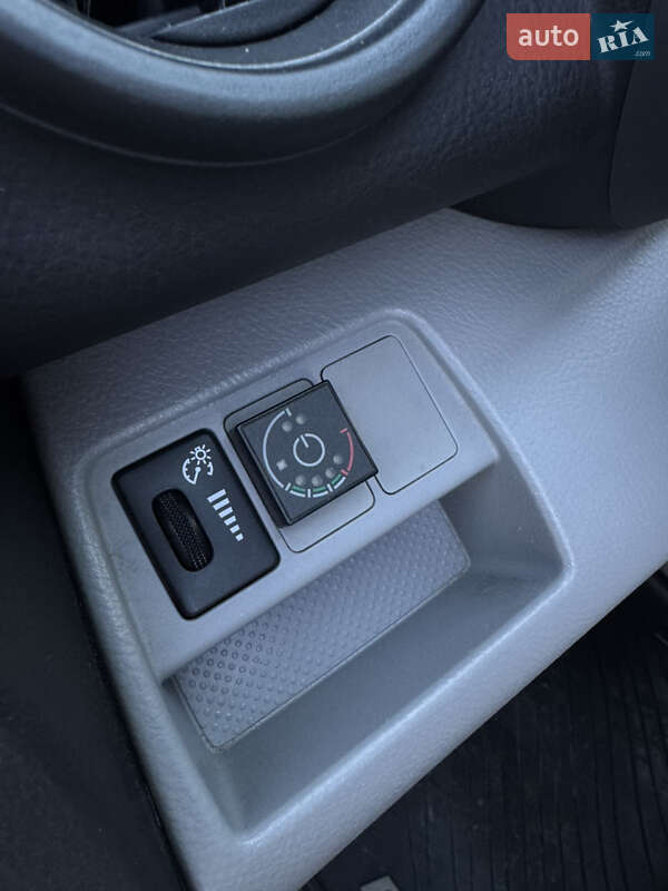 Позашляховик / Кросовер Toyota RAV4 2009 в Львові