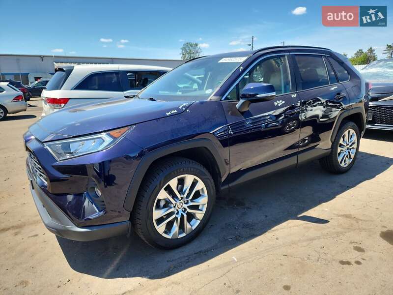 Внедорожник / Кроссовер Toyota RAV4 2021 в Черновцах