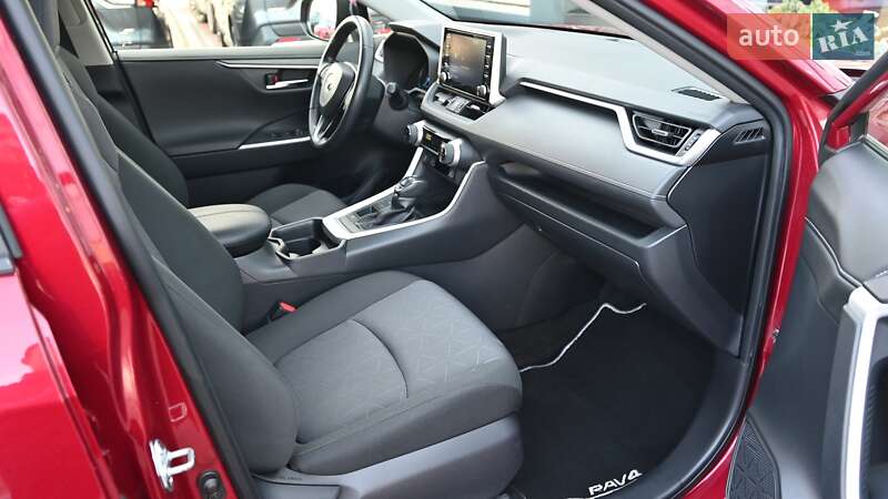 Внедорожник / Кроссовер Toyota RAV4 2018 в Киеве фото 6 Внедорожник / Кроссовер Toyota RAV4 2018 в Киеве