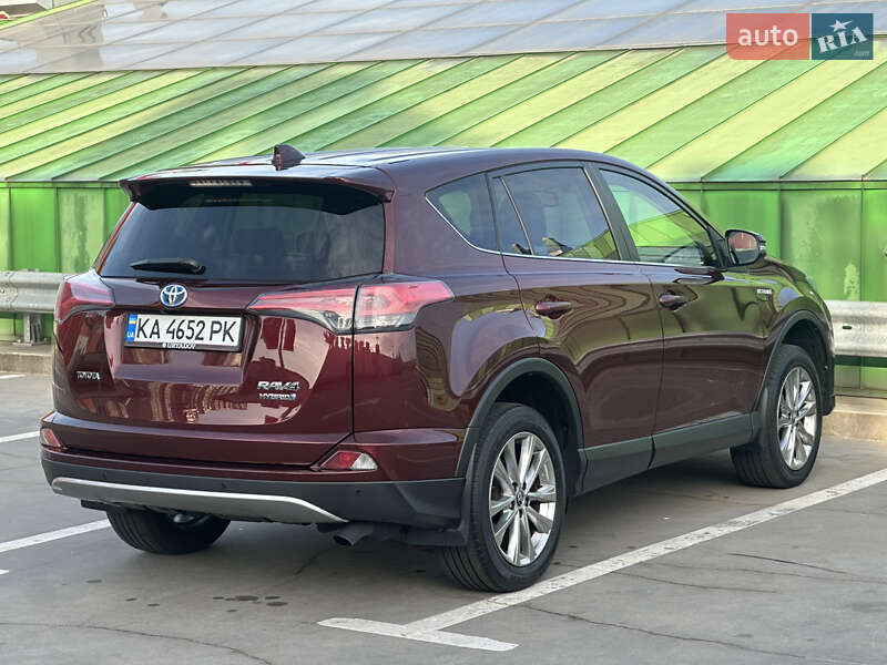 Внедорожник / Кроссовер Toyota RAV4 2017 в Киеве