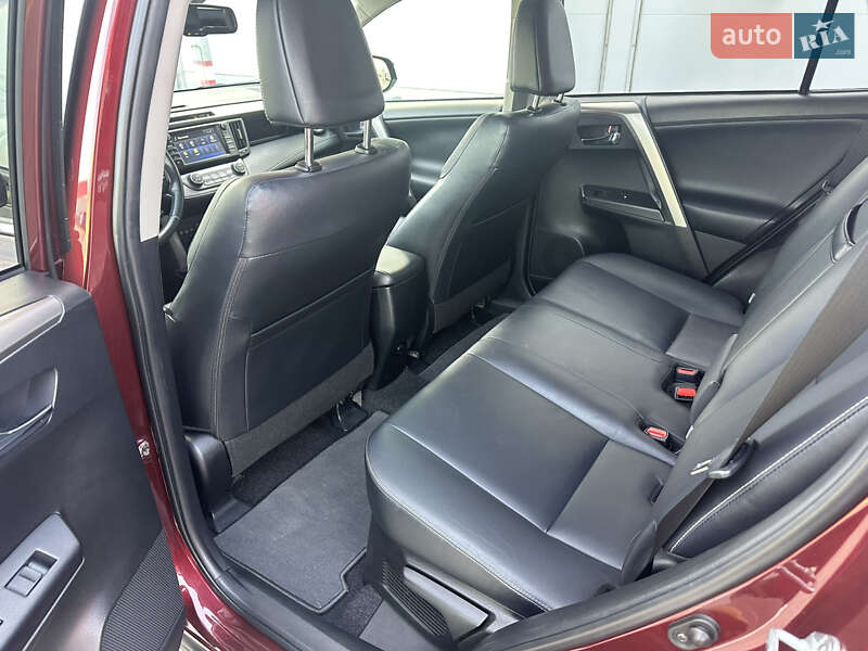 Внедорожник / Кроссовер Toyota RAV4 2017 в Киеве