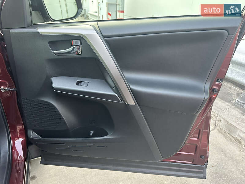 Внедорожник / Кроссовер Toyota RAV4 2017 в Киеве