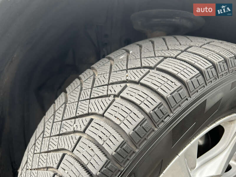 Внедорожник / Кроссовер Toyota RAV4 2019 в Киеве фото 19 Внедорожник / Кроссовер Toyota RAV4 2019 в Киеве