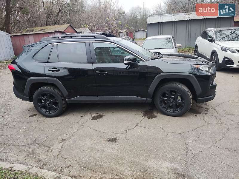 Внедорожник / Кроссовер Toyota RAV4 2019 в Киеве
