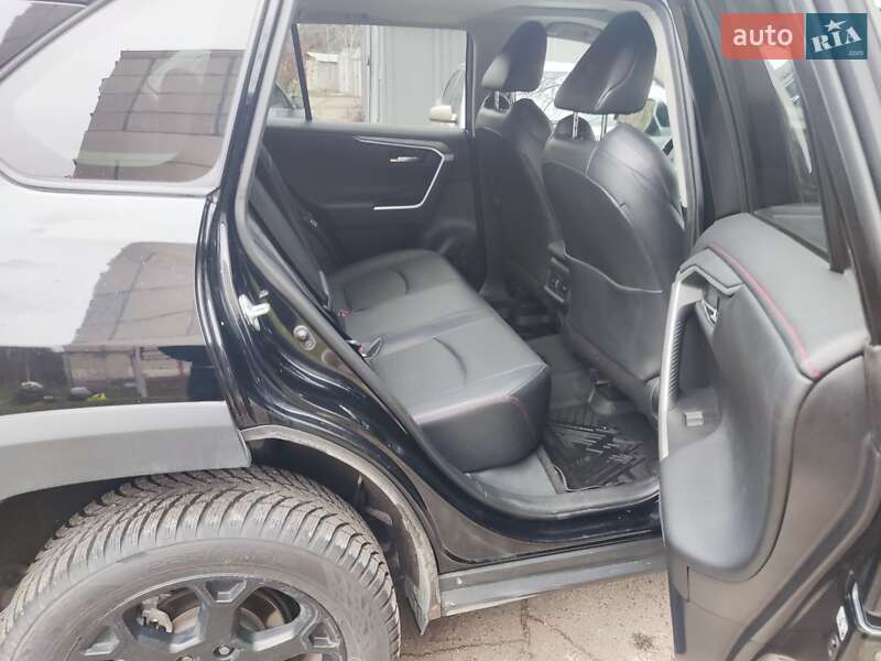 Внедорожник / Кроссовер Toyota RAV4 2019 в Киеве