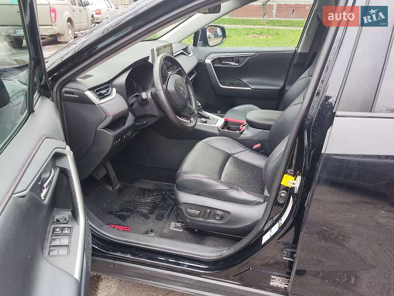 Внедорожник / Кроссовер Toyota RAV4 2019 в Киеве