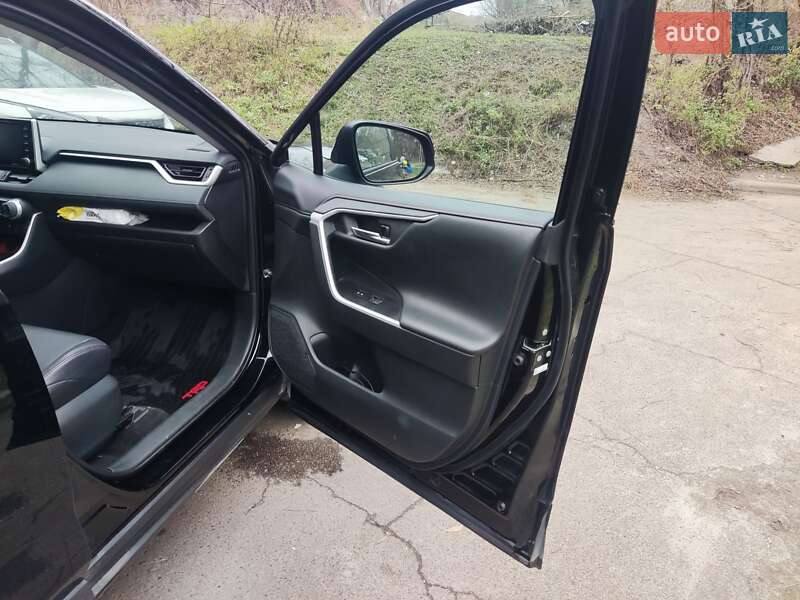 Внедорожник / Кроссовер Toyota RAV4 2019 в Киеве