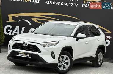 Позашляховик / Кросовер Toyota RAV4 2020 в Вінниці