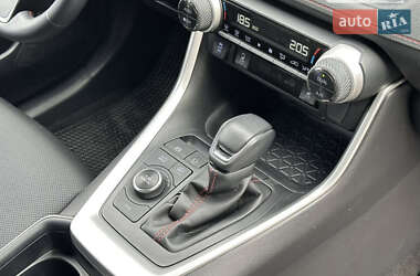 Внедорожник / Кроссовер Toyota RAV4 2021 в Киеве
