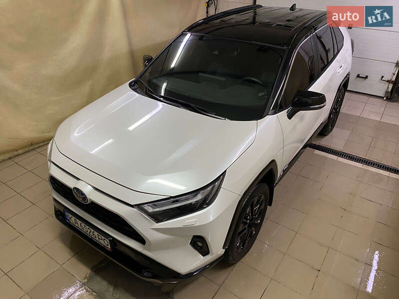 Внедорожник / Кроссовер Toyota RAV4 2024 в Киеве