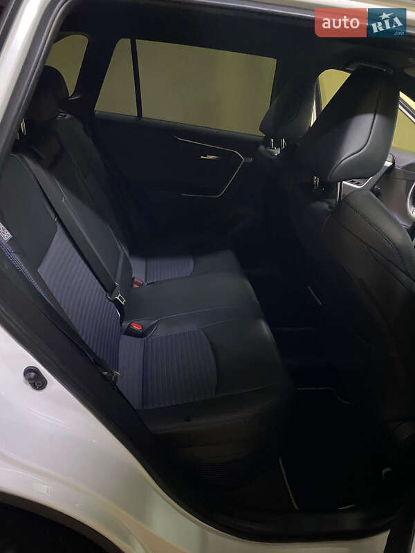 Внедорожник / Кроссовер Toyota RAV4 2024 в Киеве