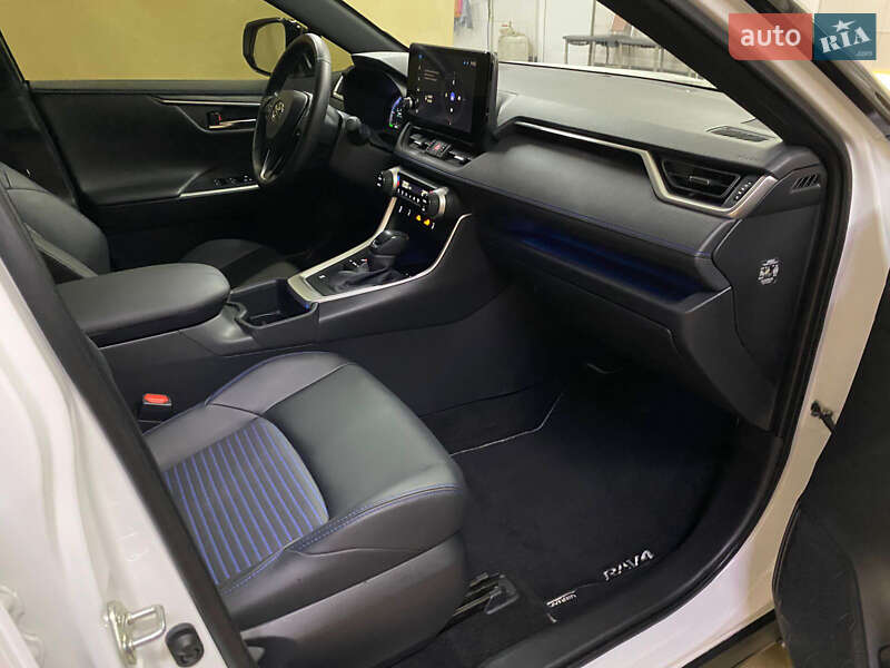 Внедорожник / Кроссовер Toyota RAV4 2024 в Киеве
