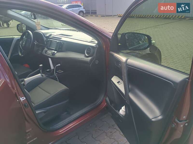 Позашляховик / Кросовер Toyota RAV4 2017 в Олександрії фото 8 Позашляховик / Кросовер Toyota RAV4 2017 в Олександрії