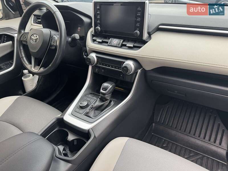 Внедорожник / Кроссовер Toyota RAV4 2019 в Киеве фото 19 Внедорожник / Кроссовер Toyota RAV4 2019 в Киеве