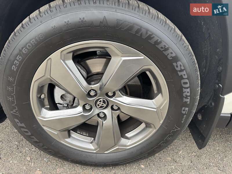 Внедорожник / Кроссовер Toyota RAV4 2019 в Киеве фото 27 Внедорожник / Кроссовер Toyota RAV4 2019 в Киеве