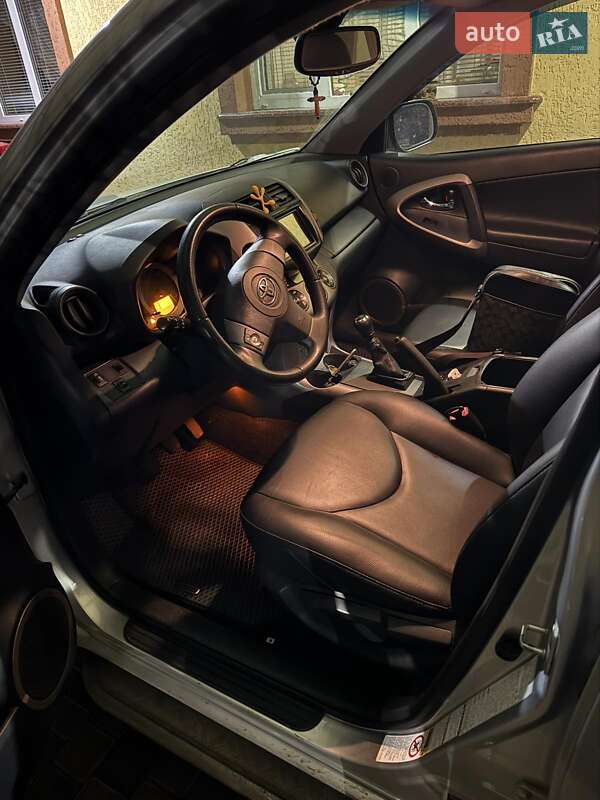 Позашляховик / Кросовер Toyota RAV4 2007 в Коростені