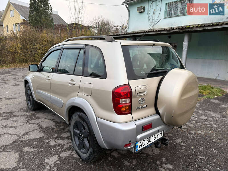 Внедорожник / Кроссовер Toyota RAV4 2005 в Тячеве