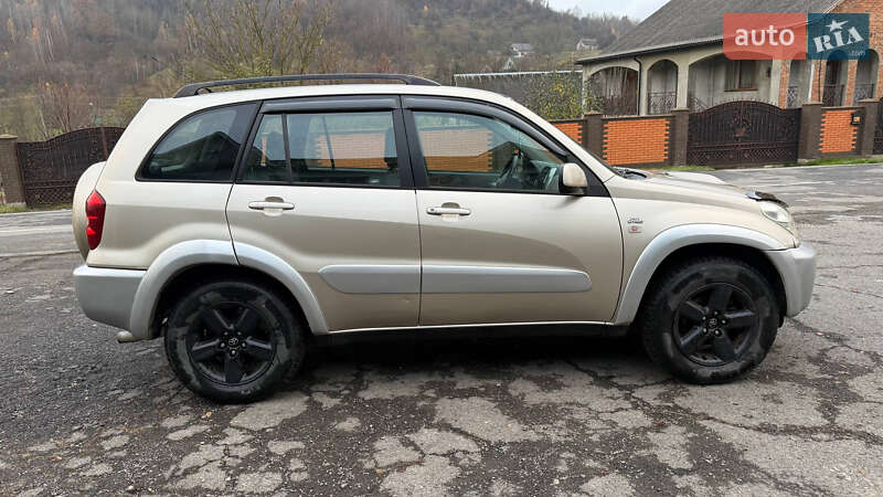 Внедорожник / Кроссовер Toyota RAV4 2005 в Тячеве