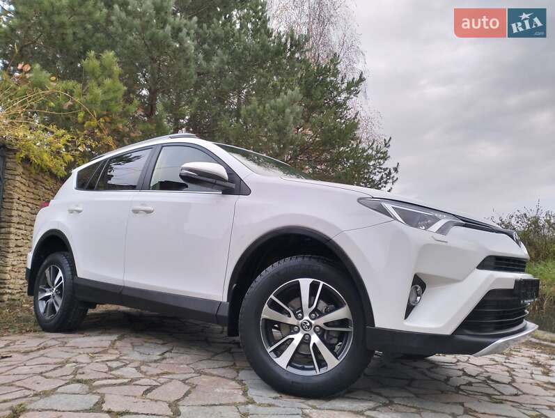 Внедорожник / Кроссовер Toyota RAV4 2018 в Ровно фото 31 Внедорожник / Кроссовер Toyota RAV4 2018 в Ровно