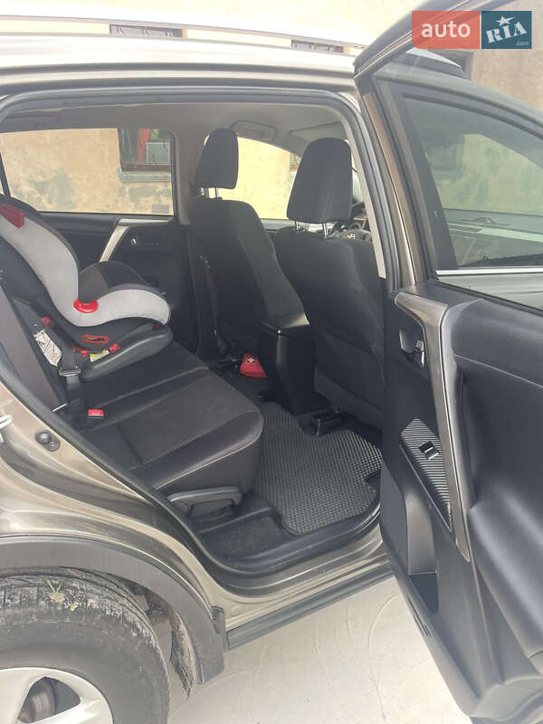 Внедорожник / Кроссовер Toyota RAV4 2013 в Львове