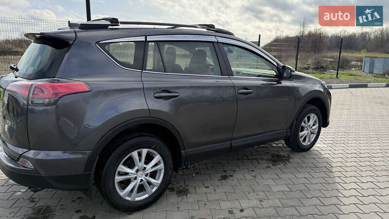 Внедорожник / Кроссовер Toyota RAV4 2016 в Киеве