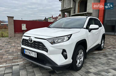 Внедорожник / Кроссовер Toyota RAV4 2019 в Тячеве