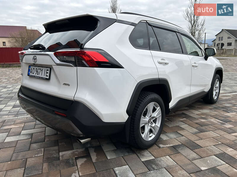 Внедорожник / Кроссовер Toyota RAV4 2019 в Тячеве