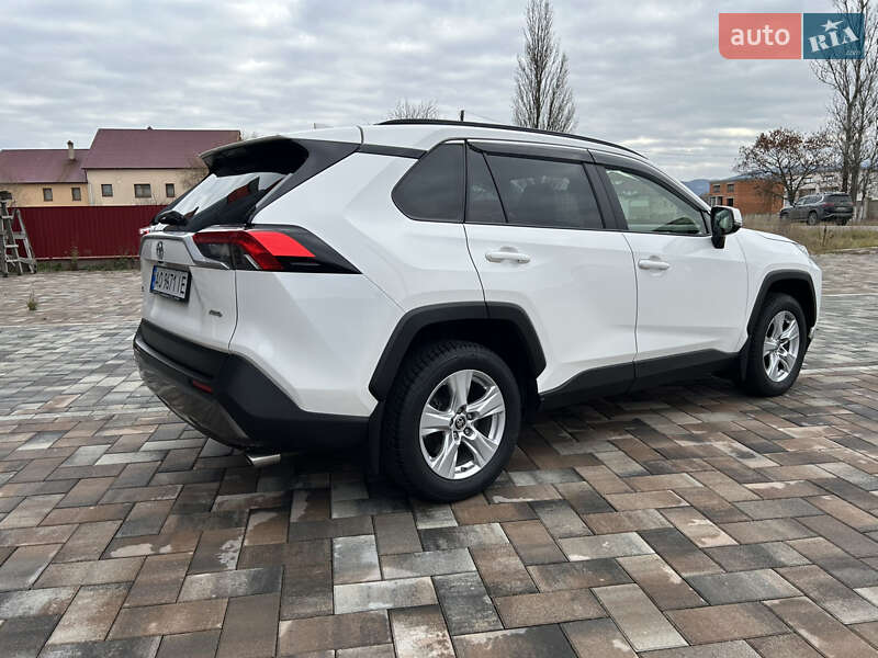 Внедорожник / Кроссовер Toyota RAV4 2019 в Тячеве
