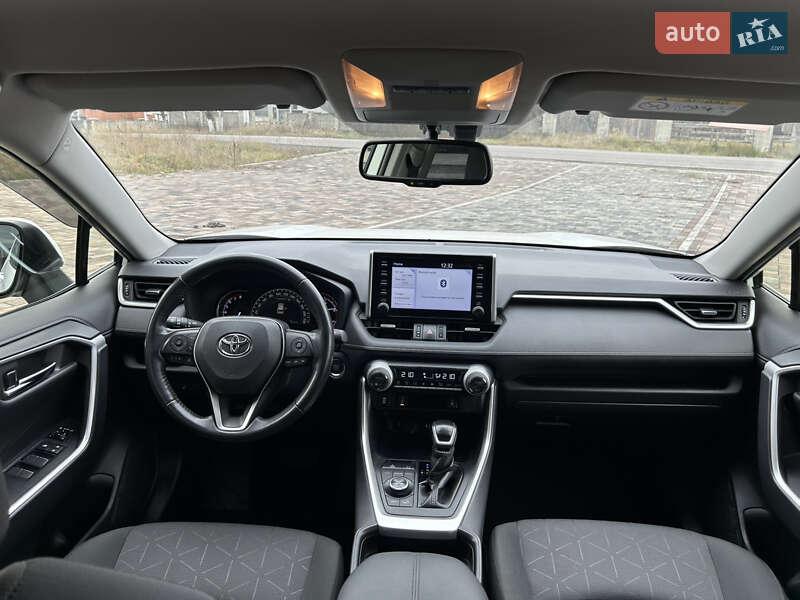 Внедорожник / Кроссовер Toyota RAV4 2019 в Тячеве