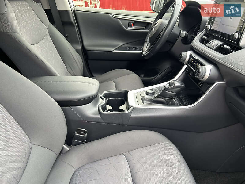 Внедорожник / Кроссовер Toyota RAV4 2019 в Тячеве