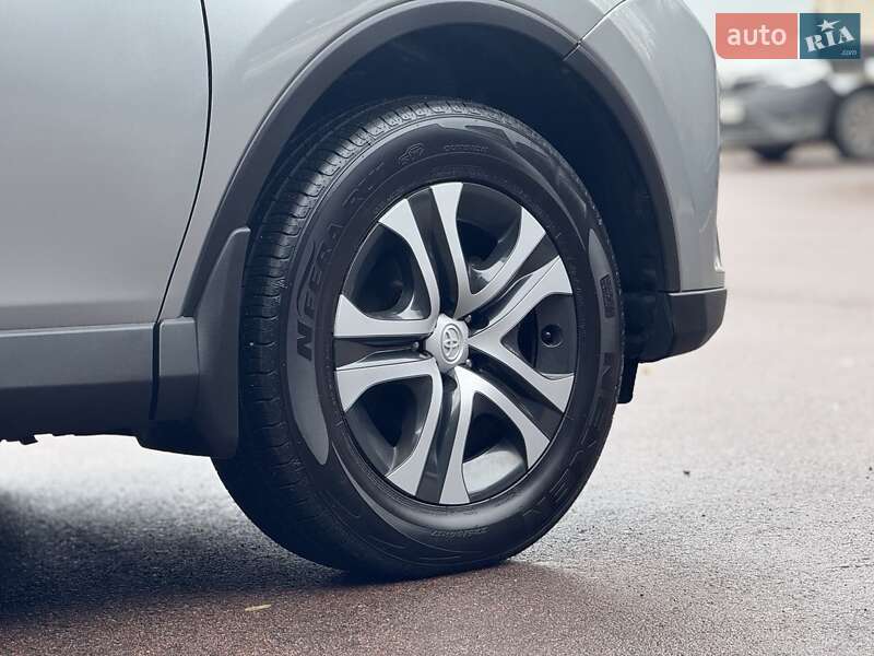 Внедорожник / Кроссовер Toyota RAV4 2018 в Киеве