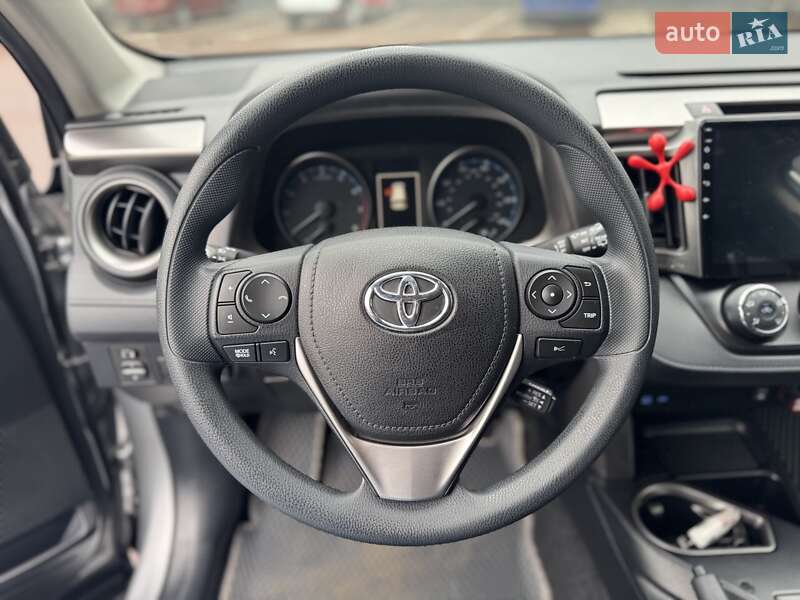 Внедорожник / Кроссовер Toyota RAV4 2018 в Киеве