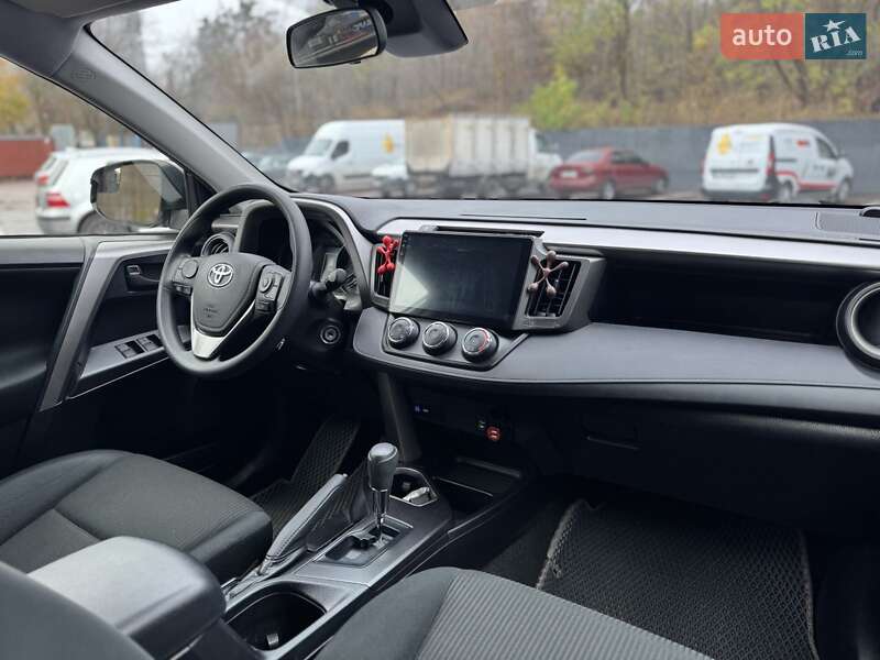 Внедорожник / Кроссовер Toyota RAV4 2018 в Киеве
