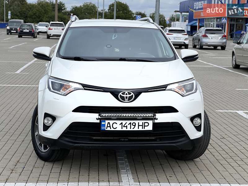 Внедорожник / Кроссовер Toyota RAV4 2018 в Нововолынске фото 2 Внедорожник / Кроссовер Toyota RAV4 2018 в Нововолынске