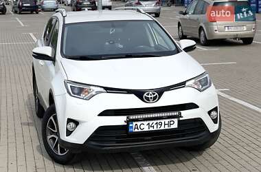 Внедорожник / Кроссовер Toyota RAV4 2018 в Нововолынске