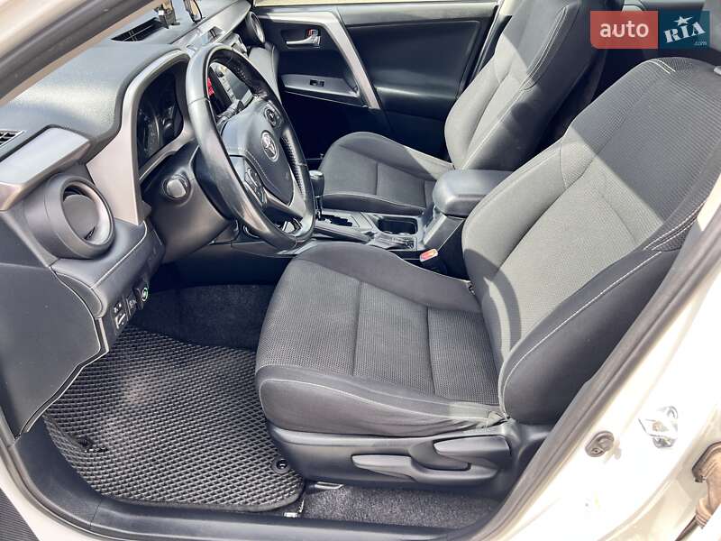 Внедорожник / Кроссовер Toyota RAV4 2018 в Нововолынске фото 106 Внедорожник / Кроссовер Toyota RAV4 2018 в Нововолынске