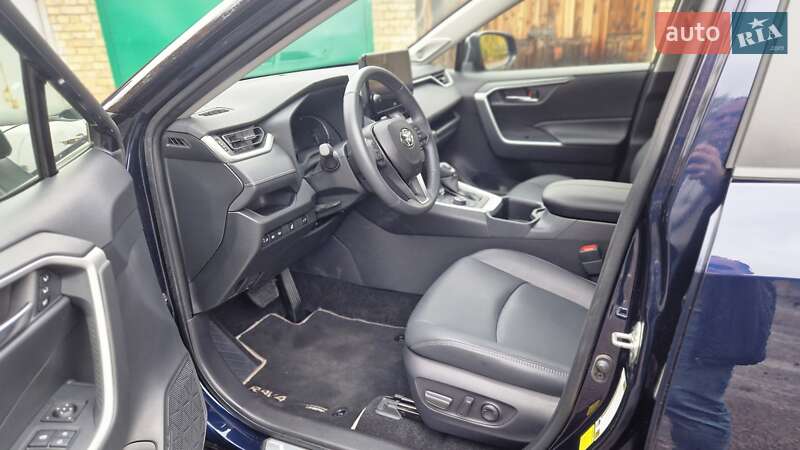 Позашляховик / Кросовер Toyota RAV4 2023 в Києві