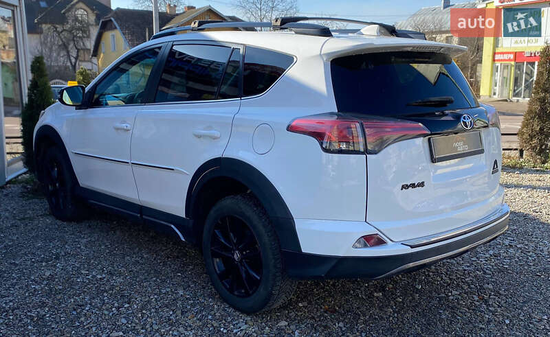 Позашляховик / Кросовер Toyota RAV4 2018 в Івано-Франківську