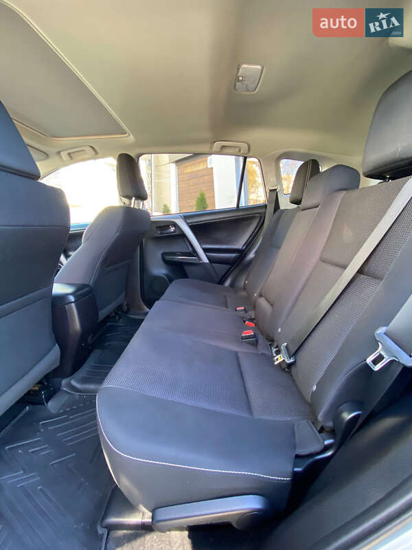 Позашляховик / Кросовер Toyota RAV4 2018 в Івано-Франківську