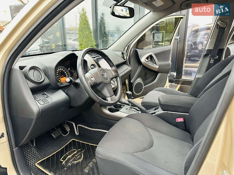 Внедорожник / Кроссовер Toyota RAV4 2009 в Харькове