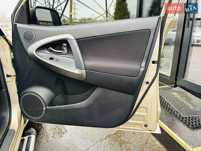 Внедорожник / Кроссовер Toyota RAV4 2009 в Харькове