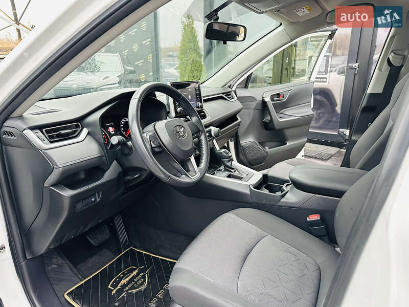 Внедорожник / Кроссовер Toyota RAV4 2021 в Харькове