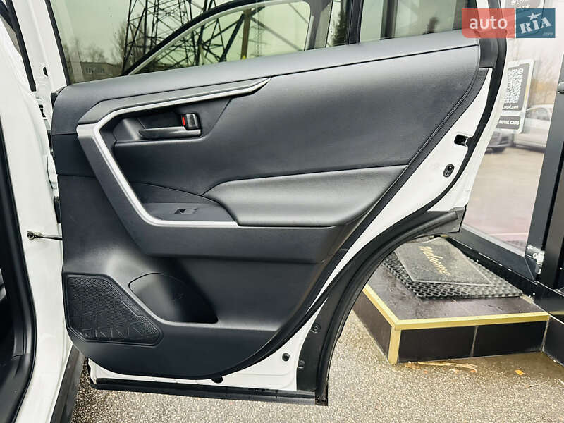 Внедорожник / Кроссовер Toyota RAV4 2021 в Харькове