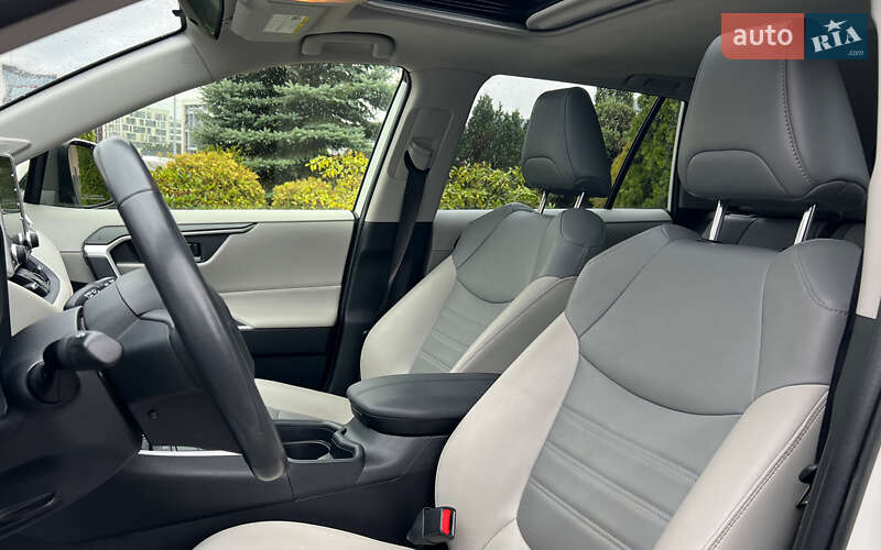 Позашляховик / Кросовер Toyota RAV4 2021 в Львові