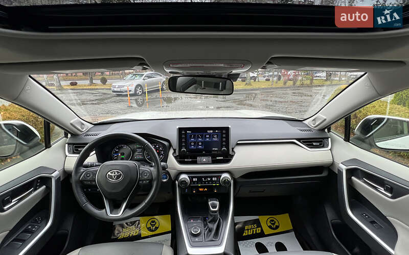 Позашляховик / Кросовер Toyota RAV4 2021 в Львові