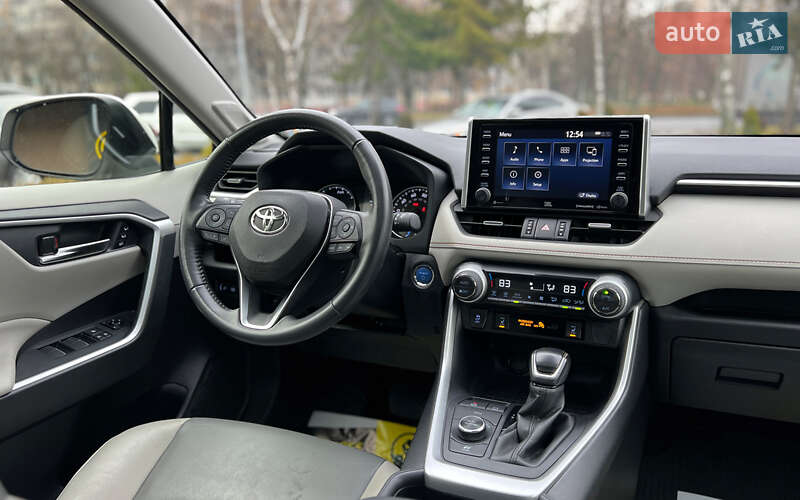 Позашляховик / Кросовер Toyota RAV4 2021 в Львові