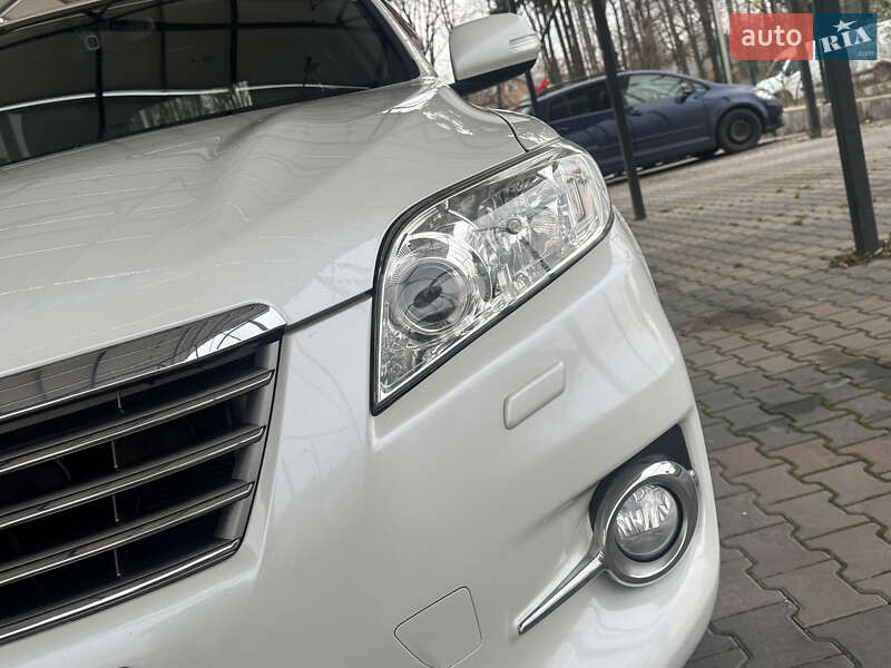 Внедорожник / Кроссовер Toyota RAV4 2011 в Виннице
