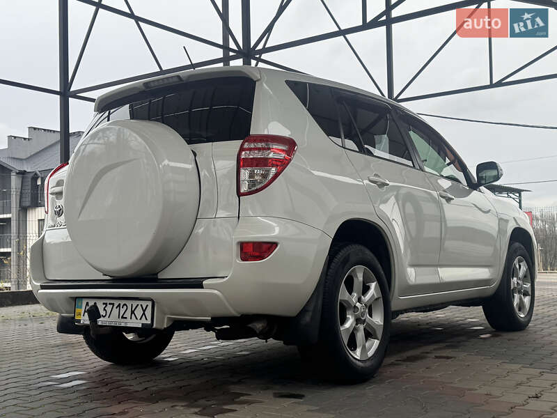 Внедорожник / Кроссовер Toyota RAV4 2011 в Виннице